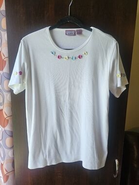 Vintage Premier International White Tee with Pastel Floral Embroidery Size Large